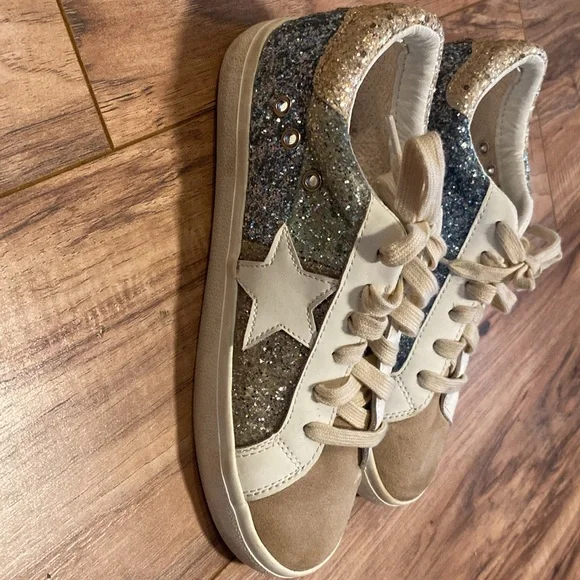 Sparkly Star Shoes - Picture 2 of 6